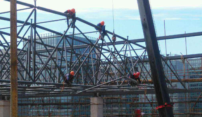 乌兰察布论网架装配施工中搭设脚手架应当留神的事故